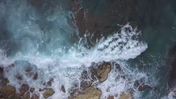 Luftaufnahme Von Wellen Und Meer — Stockvideo