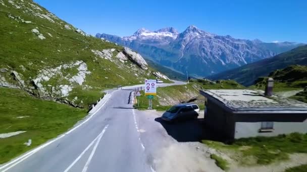 Splugenpass Yol Tabelasından Vadi Panoramasına Kadar Sonuç Verdi — Stok video