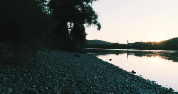 Невеликий Самотній Пляж Дунаї Прямо Заході Сонця — стокове відео