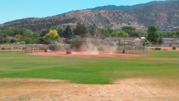 Preparando Campo Beisebol Para Serviço Gramado Jogo — Vídeo de Stock