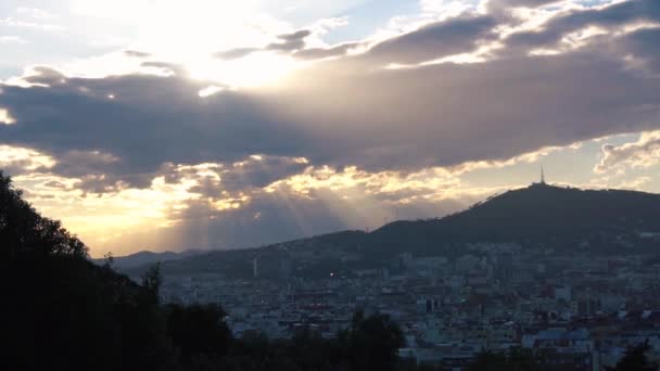 Puesta Sol Entre Las Nubes Barcelona España — Vídeos de Stock