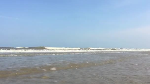 Волна Пляж Одно Утро Снято Низком Положении Вблизи Поверхности Воды — стоковое видео