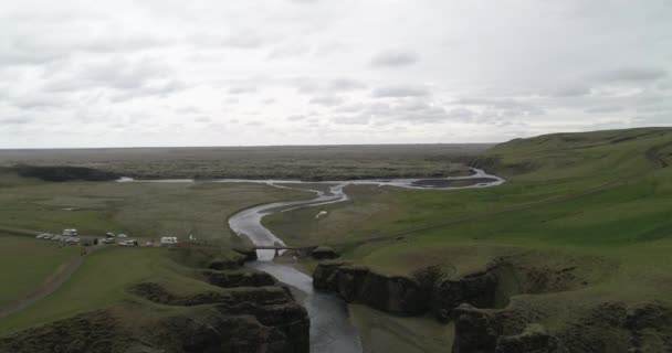 Tiro Aéreo Río Pastizales Iceland — Vídeos de Stock