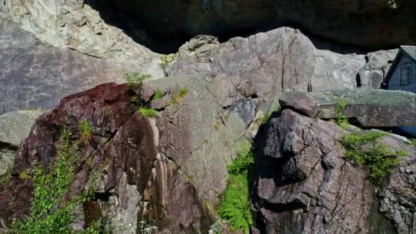 Rekaman Udara Dari Pertanian Penampungan Batu Tua Yang Ditinggalkan Helleren — Stok Video