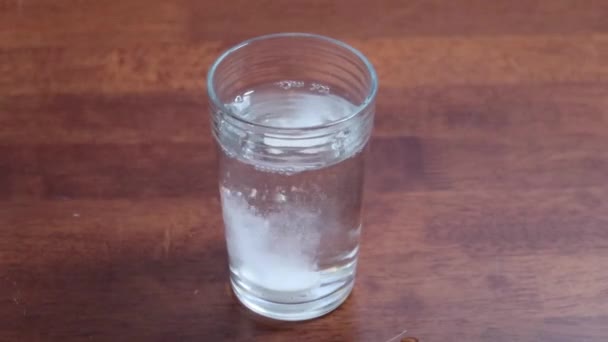 Dropping Two Asprin Tablets Glass Water — Stock Video