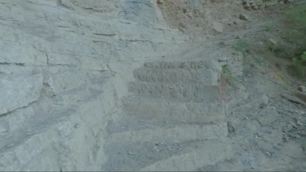 Treppen Unter Dem Skaklya Wasserfall Der Nähe Des Dorfes Bov — Stockvideo