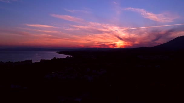 南ヨーロッパの地中海と山の上に沈む太陽 — ストック動画