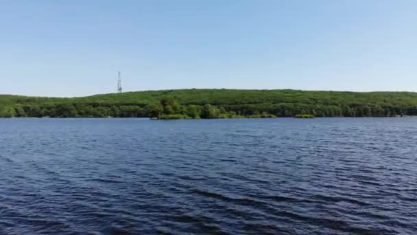 Visão Geral Lago Com Uma Pequena Ilha Distância — Vídeo de Stock