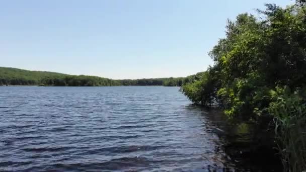 Viagem Perto Banco Lago — Vídeo de Stock