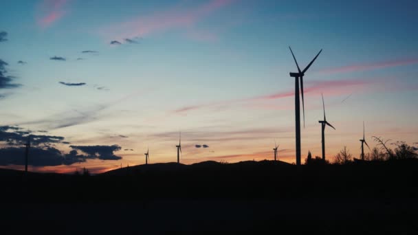 Schuss Von Windmühlen Der Dämmerung Kroatien Windkraftanlage Funktioniert — Stockvideo