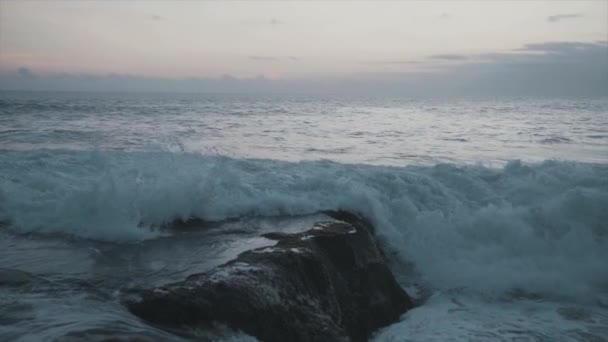 Tanah Lot Tapınağında Dalgalar Bali — Stok video