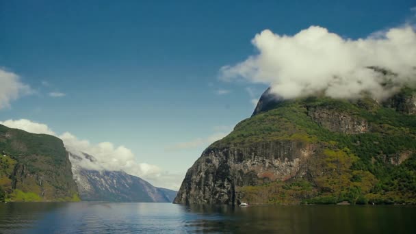 노르웨이의 아름다운 피오르드 여름에는 세계에서 아름다운 피오르드중 하나에 있어야 합니다 — 비디오