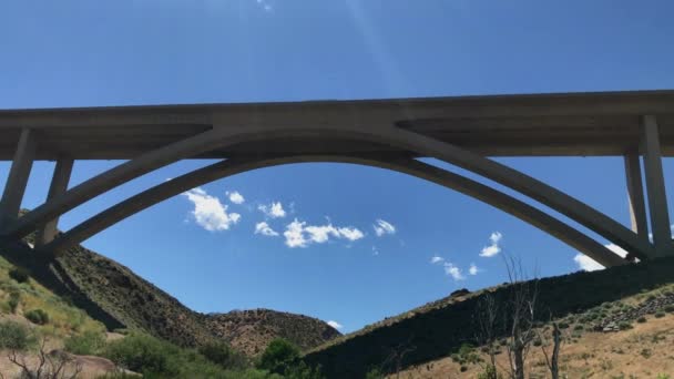 Puente Carretera Arqueado Grande — Vídeos de Stock