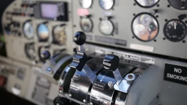 Panel Instrumentos Durante Vuelo Avión Flotador Havilland Desde Puerto Interior — Vídeos de Stock