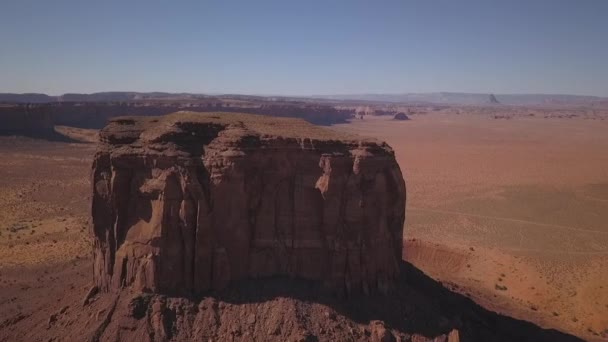 Δυτικό Μνημείο Κόκκινος Βράχος Σχηματισμού Μνημείου Στην Αριζόνα Έρημος Πετώντας — Αρχείο Βίντεο