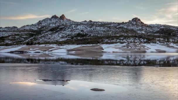 Timelapse Filmato Tramonto Nel Lago Rossim Valey Coperto Neve Acqua — Video Stock