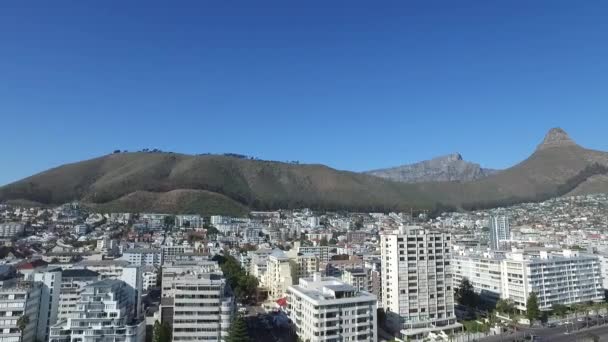 Aerial Urban City Scape Φόντο Table Mountain Και Κεφάλι Λιονταριού — Αρχείο Βίντεο