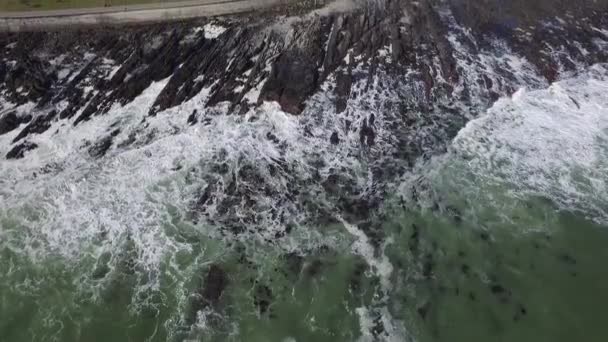Aerial Wolna Patelnia Falujących Fal Miejskiego Krajobrazu Miasta Stołowa Góra — Wideo stockowe