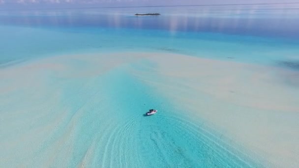 Aerial Shot Boat Floating Two Incredible Sand Banks Turquoise Shallow — Stock Video