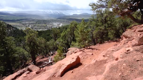 Hombre Ciclista Montaña Rutas Través Las Montañas — Vídeos de Stock