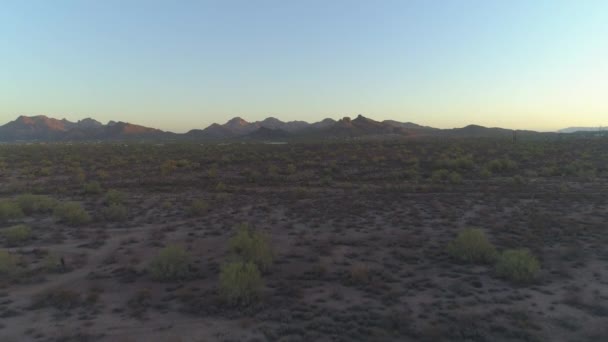 Aerial Pan Iconic Arizona Sonoran Desert Superstition Mountains — 비디오