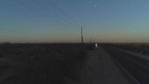 アリゾナ州の高速道路の4K Dolly Highway Sonoran Desert — ストック動画