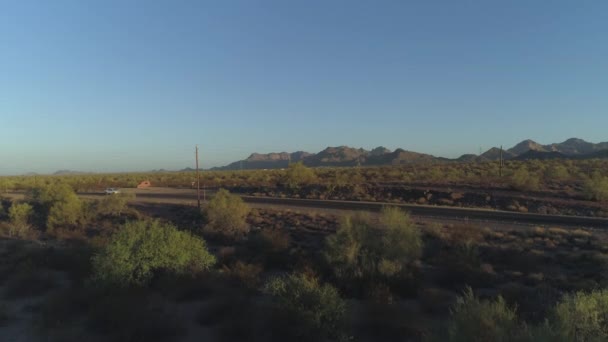 Aerial Ascent Desert Highway Arizona Montañas Sonoras — Vídeo de stock