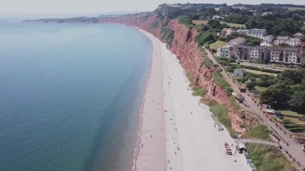 Crop Estático Aéreo Vista Alta Baja Acantilados Rojos Que Extienden — Vídeo de stock