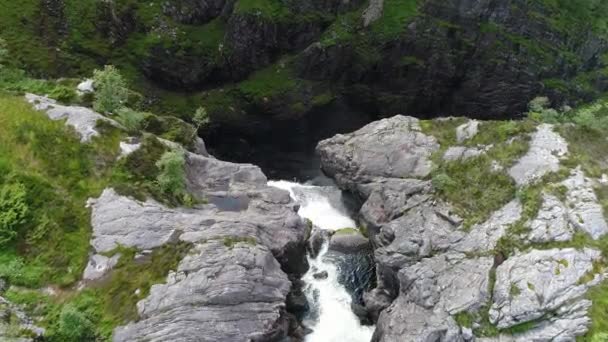 Luftaufnahmen Des Wunderschönen Wasserfalls Mnafossen Rogaland Norwegen Außerhalb Von Stavanger — Stockvideo