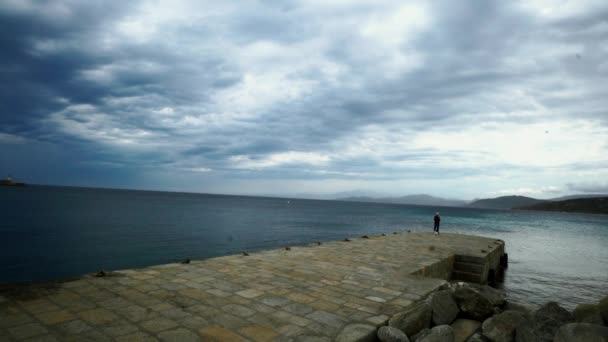 Pescador Solitario Muelle — Vídeos de Stock