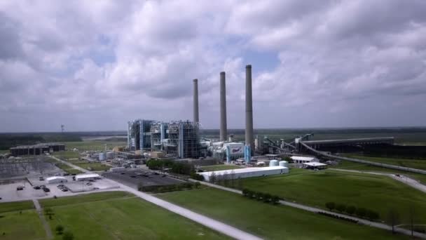 Start Aus Der Luft Blick Auf Ein Ländliches Kraftwerk Umgeben — Stockvideo