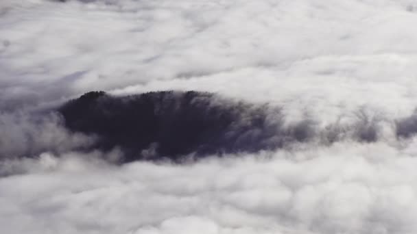 Beautiful Time Lapse Video Clouds Flowing Small Hill — Stock Video