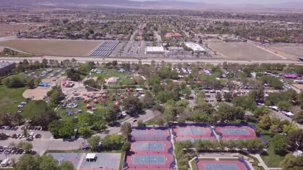 Vista Feira Verão Lancaster Califórnia Mostrando Paisagem Aerial Pull Back — Vídeo de Stock