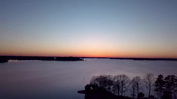 Strzał Drona Nad Jeziorem Norman Zachód Słońca — Wideo stockowe