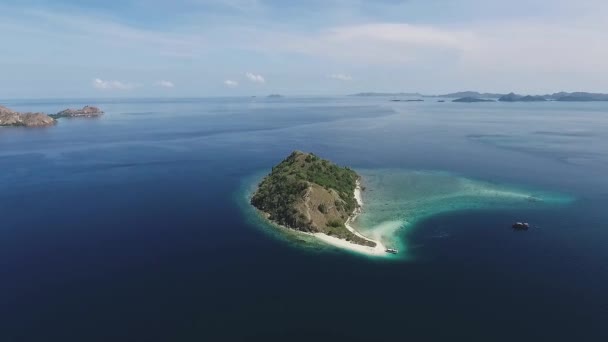 Ilha Desabitada Filmagem Aérea — Vídeo de Stock