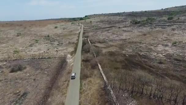 Conducir Una Tierra Estéril Jalá Tiro Aéreovolar Través — Vídeo de stock