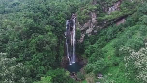 Приховані Водоспади Лабуан Бахо Повітряний Постріл Fly — стокове відео