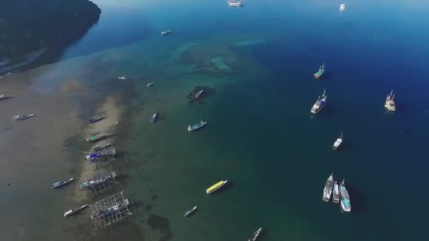 Los Barcos Listos Para Navegar Tiros Aéreostilt Revelar — Vídeo de stock