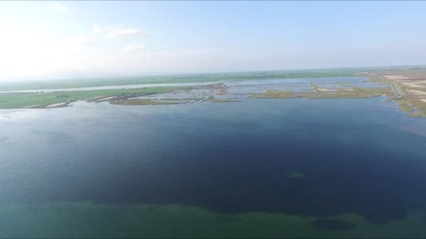 Drone Volando Por Encima Laggon Con Campos Arroz Fondo Una — Vídeos de Stock