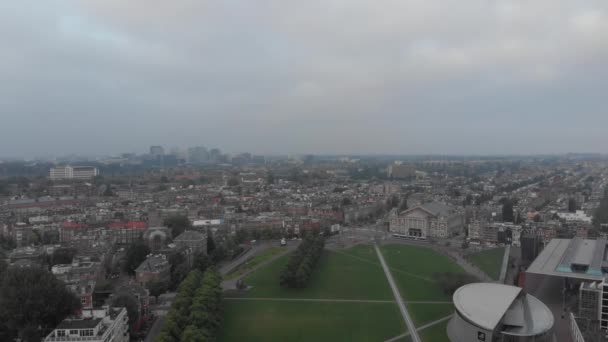 これは オランダのアムステルダムの編集されていない4Kドローンクリップです — ストック動画