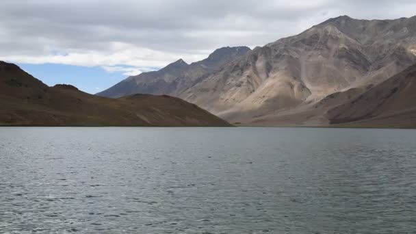 Jezioro Chandratal Wysokości 14500 Stóp — Wideo stockowe