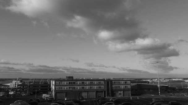 Black White Time Lapse Aeroporto Birmingham Reino Unido — Vídeo de Stock