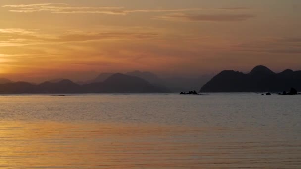 Piękny Widok Morze Podczas Wschodu Słońca — Wideo stockowe