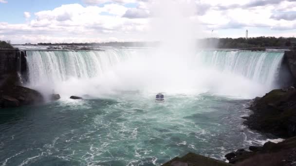 Impresionante Amplio Plano Las Cataratas Del Niágara Con Mucama Niebla — Vídeos de Stock