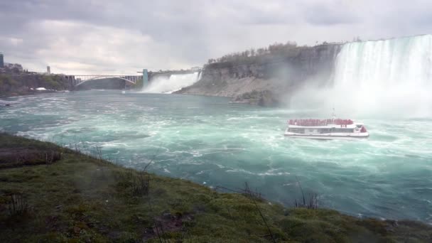 Prachtige Maid Mist Boat Travel Tour Het Water Onder Niagara — Stockvideo