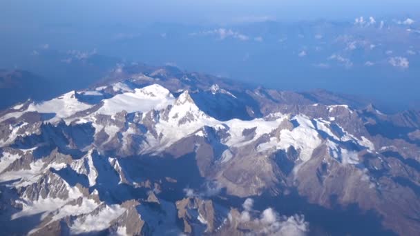 Flygfoto Över Himalaya Bergskedja Tittar Genom Flygplansfönstret — Stockvideo