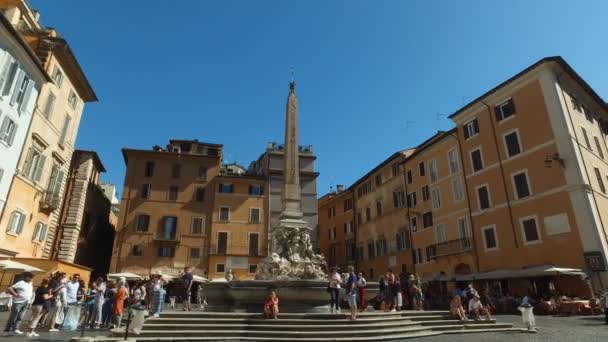 Panning Fountain Front Pantheon Rome Summer Morning Fair Weather Tourists — Stock Video