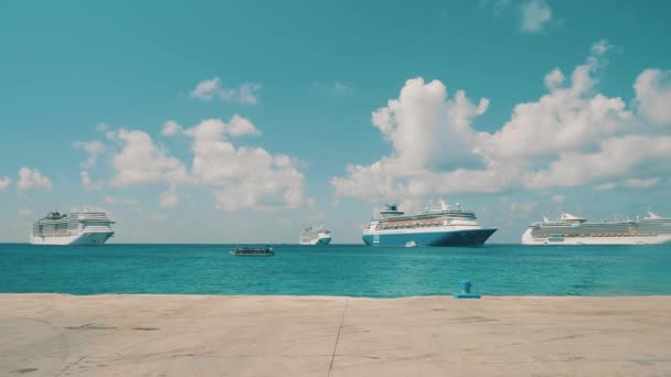 Naderend Cruiseschip Zee Open Zee — Stockvideo