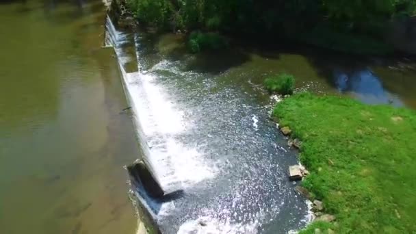 Homem Fez Cachoeira Como Visto Pelo Drone — Vídeo de Stock