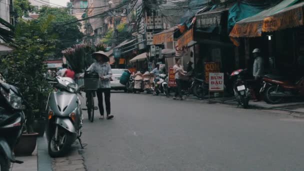 Calles Vietnam Hanoi Coches Caballo Bicicletas Mini Van Montón Tráfico — Vídeos de Stock